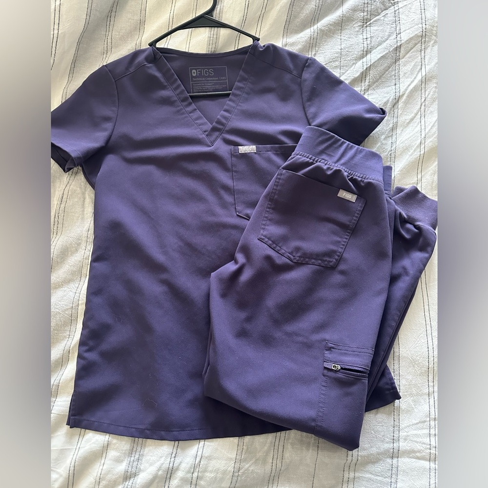 Figs XXS/XXSP scrub set in purple shadow